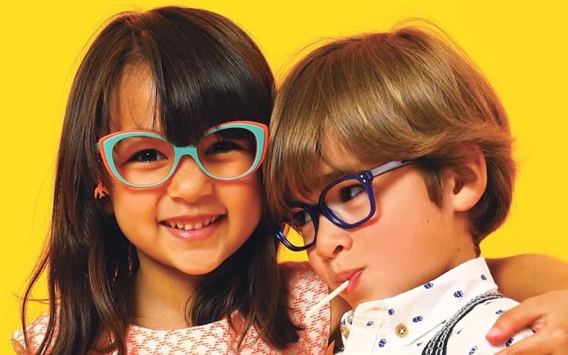 Enfants portant des lunettes Tête à Lunettes
